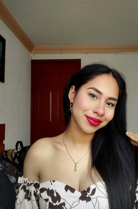 Laurita Reyes @lauritareyes cover picture