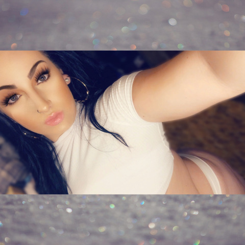 Emily @libraqueen1021 cover picture