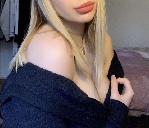 Joliene @lineee cover picture