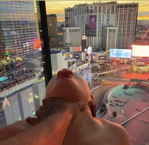 Lisayra R @lisayra cover picture