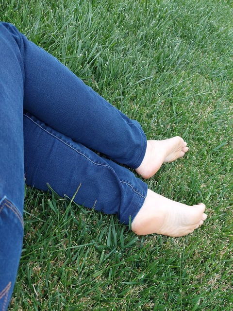 LittleMisSandra @littlemissandra cover picture