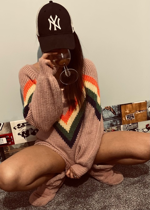 Roxy B @littlewineho cover picture