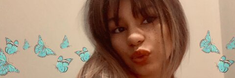 L @livexlaur cover picture