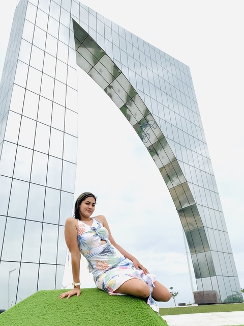 Lor❤️ @loraiin cover picture