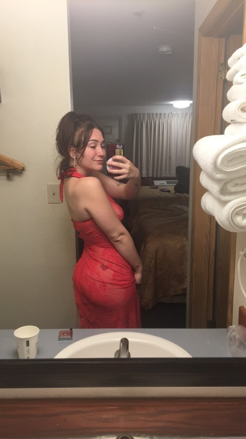 LowkeyLauryn @lowkeylucky cover picture