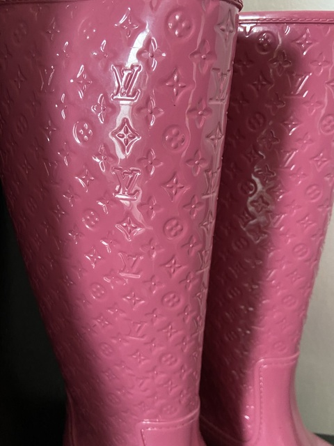 Lucy Stone @lucylavagirl cover picture