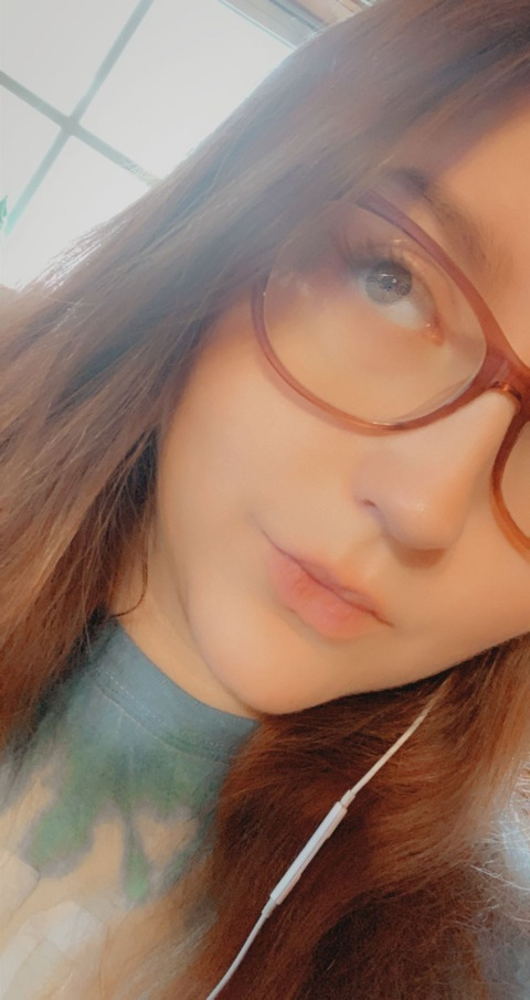 Lynn @lynn1418 cover picture