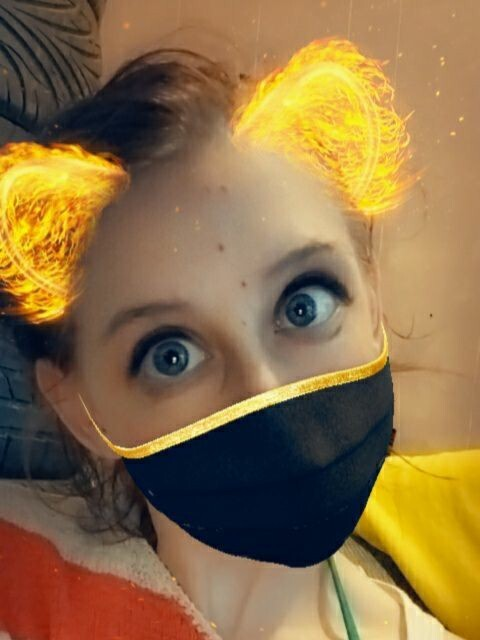 Elizabeth @lyzbethb cover picture