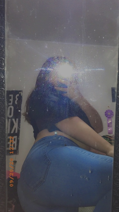 Hailey @magicallypeachy cover picture