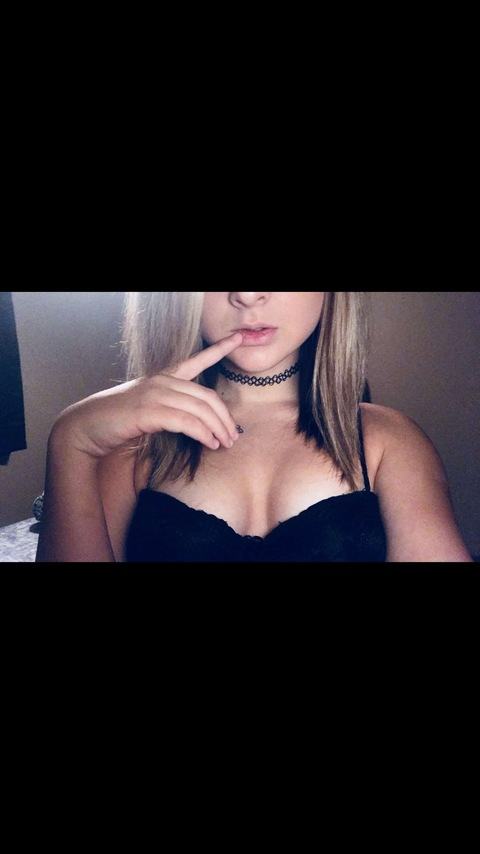GoodgirlMel @mel_aniee cover picture