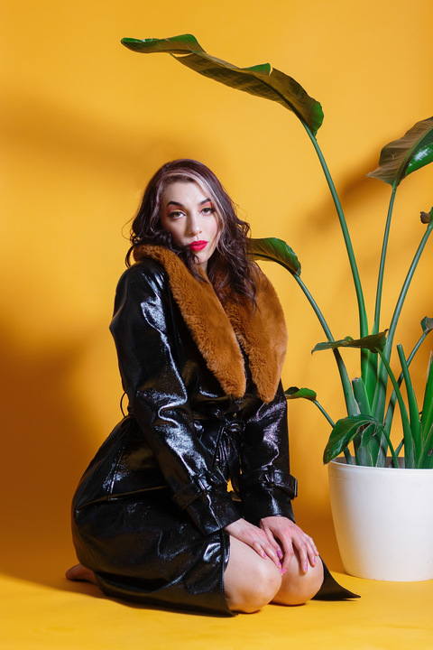 Mia Mirrors @miamirrors cover picture