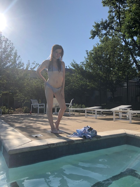 Emma Locks 🍑💦 @minititties02 cover picture