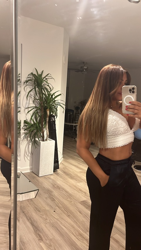 Lucia @missions cover picture