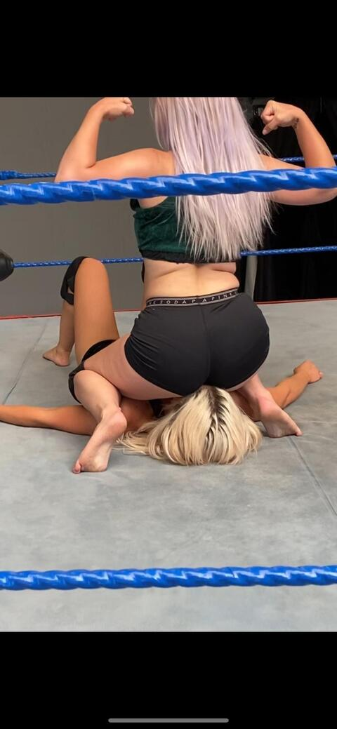 Miss Luna K @misslunak cover picture