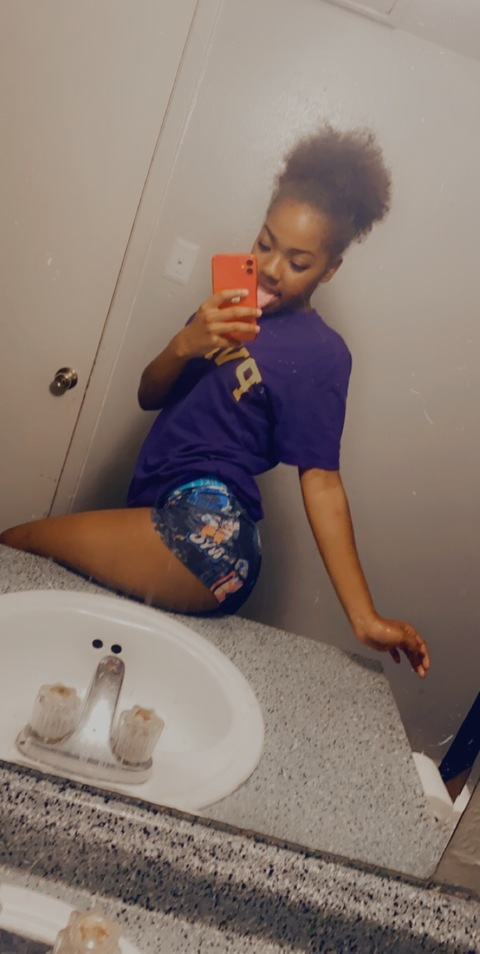 Miss Petitee @missmajestyy cover picture