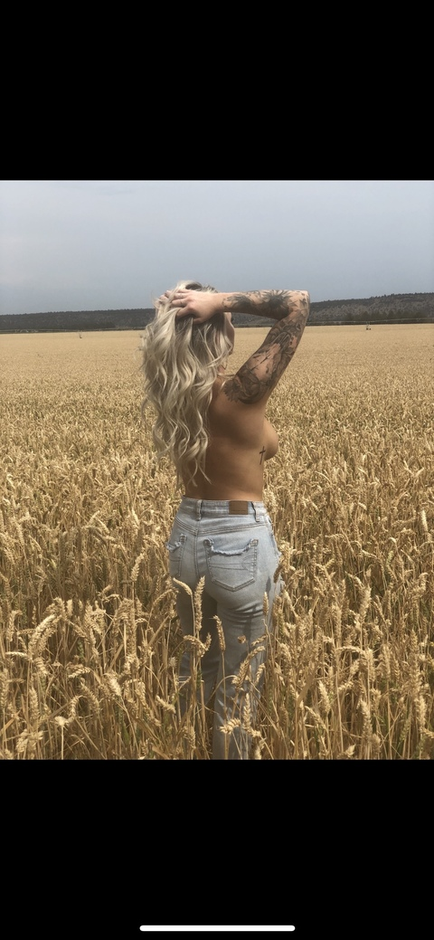 MissMol @missmoll13 cover picture