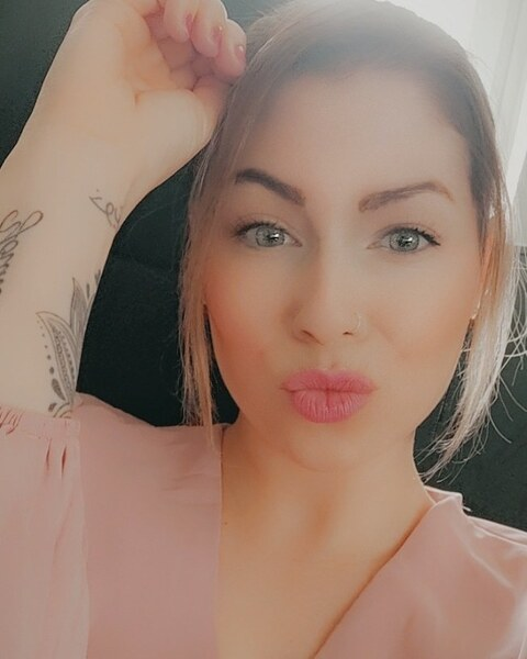 MissSwin @missswin cover picture