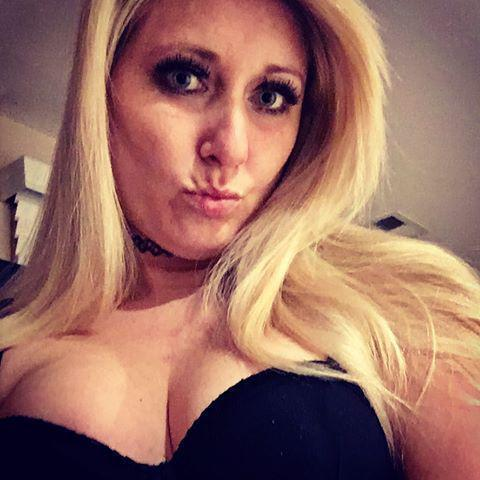 Mollyhollie @molly4 cover picture