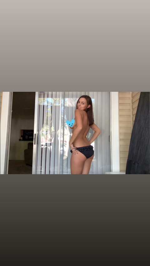 Molly Maeve @mollymaeve cover picture