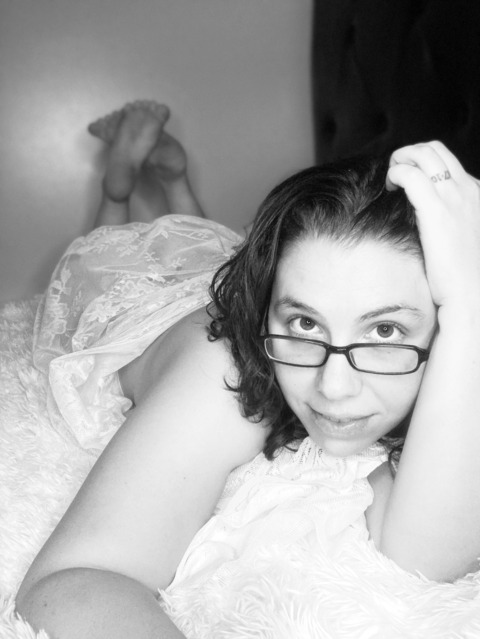 Mom Next Door @mom_next_door cover picture