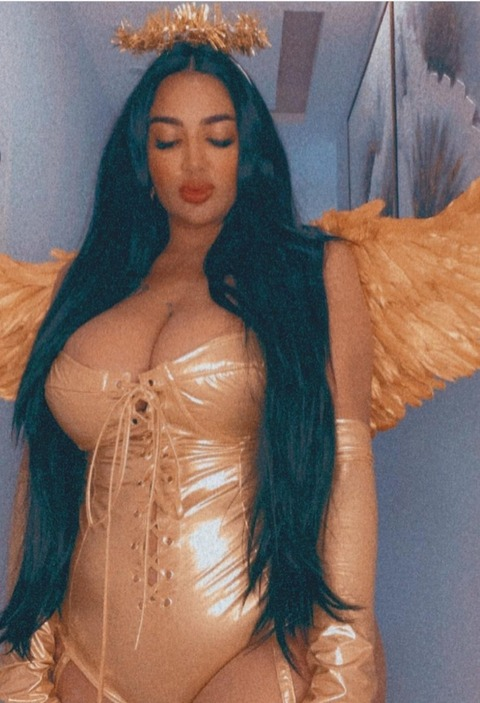 Nadia khar @nadiakhar cover picture