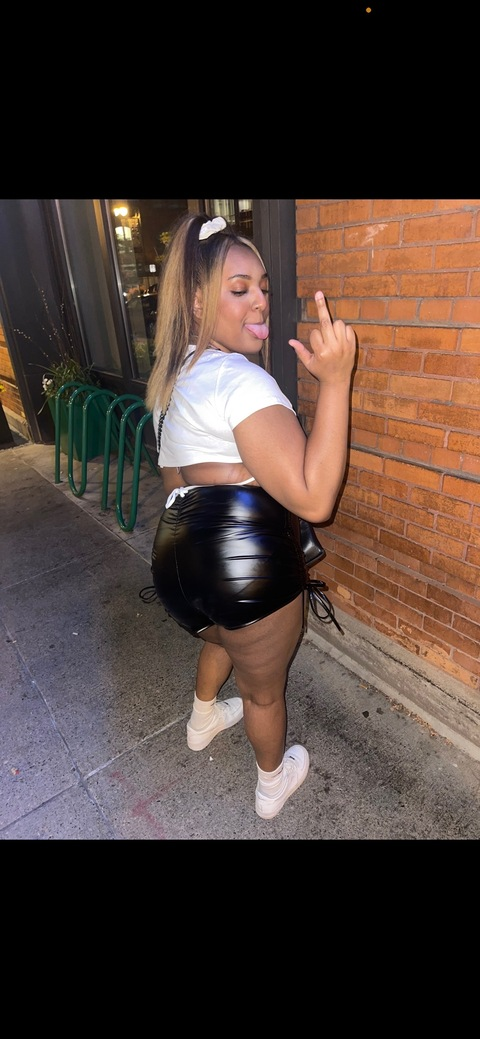 Nadia @nadieboo101 cover picture