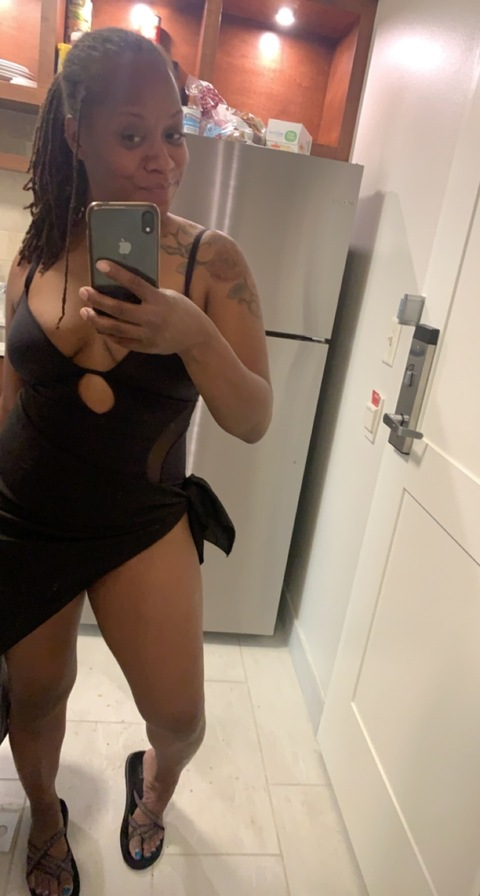 Nina @naturallynude cover picture