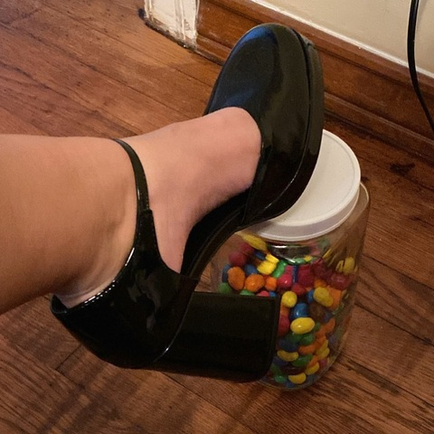 a. 🍒 @neongreendanish cover picture