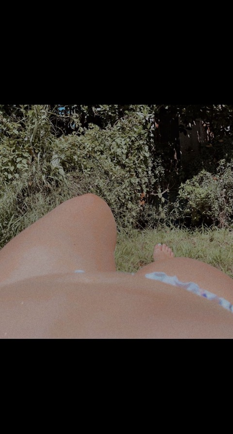 Nicki @nickilee2020 cover picture