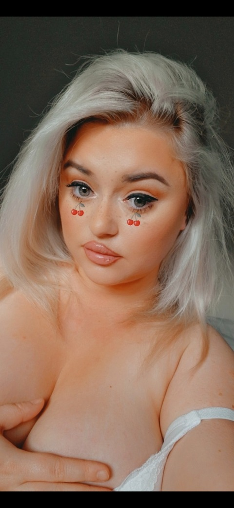 Nicole @nicolebabyspice cover picture