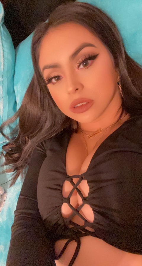 Evelyn Nina Perez @nina23perez cover picture