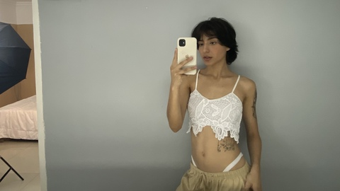 Lucía @non_user cover picture