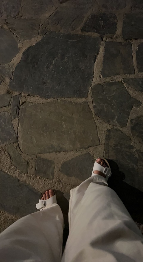 Thea @norwgianfeet cover picture