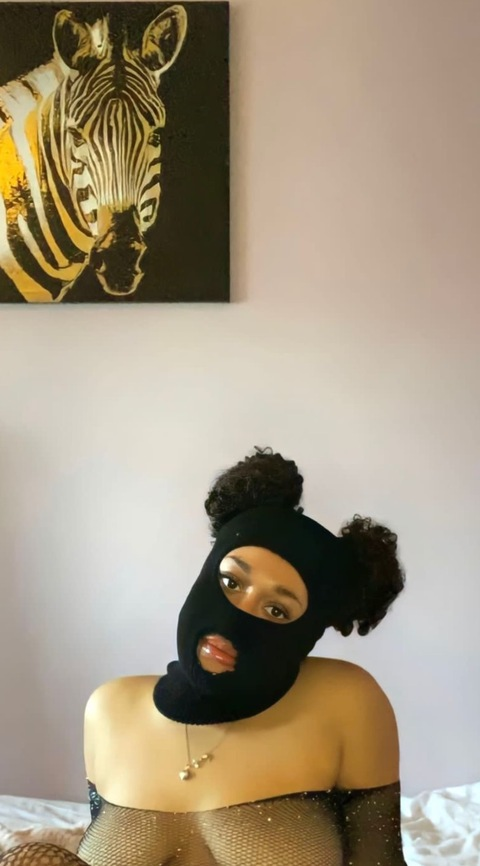 Peach’s @prettypeacheees cover picture