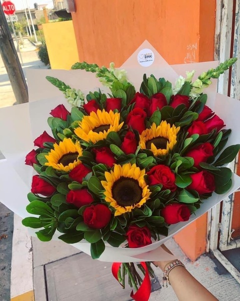 QueenBeexxx @queenbeexx cover picture