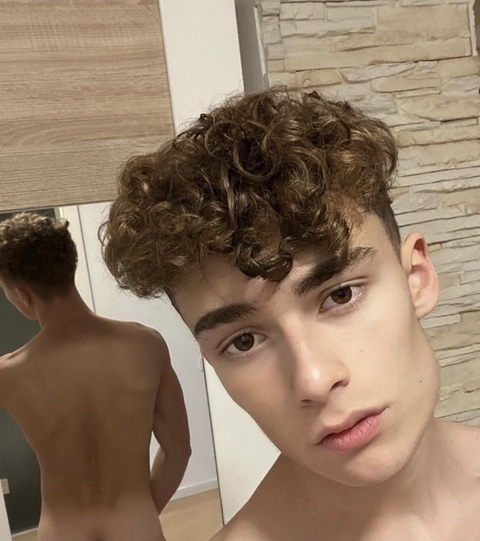 Romeo fandom @romeo_twi cover picture