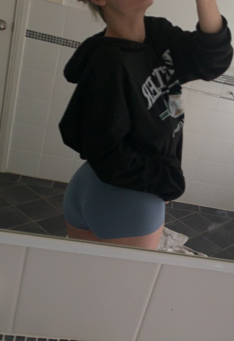 Rosey 🌹 @rose.y cover picture