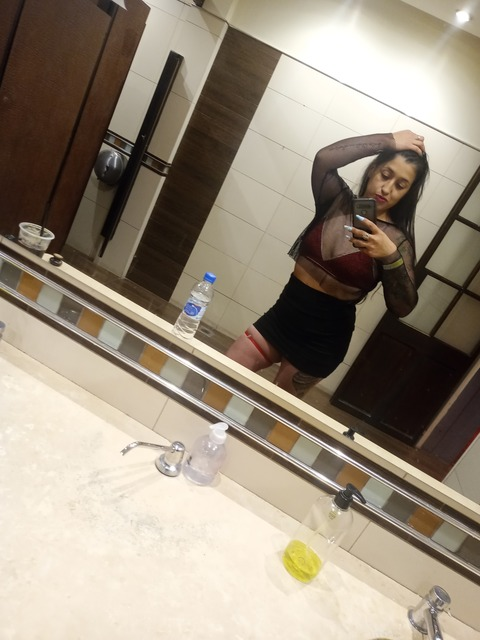 Roxi @roxiroo cover picture