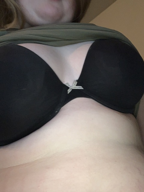 Roselyn Anderson @royalredroselyn81 cover picture