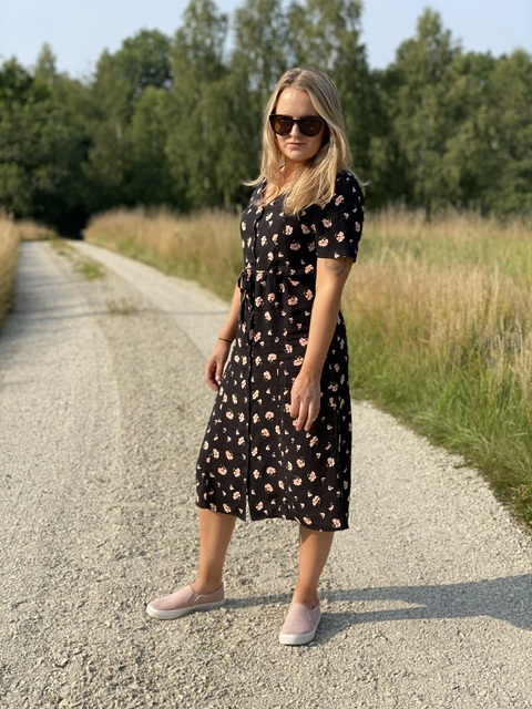 Sanna @sannett cover picture