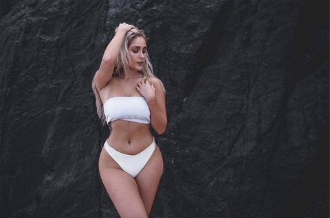 Little miss Taylor @secertlyabondgirl cover picture