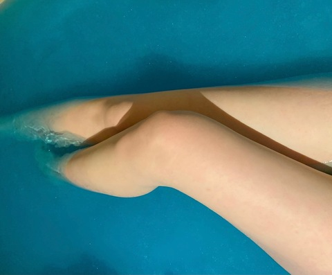 Lucy @sexylucylickmypussy cover picture