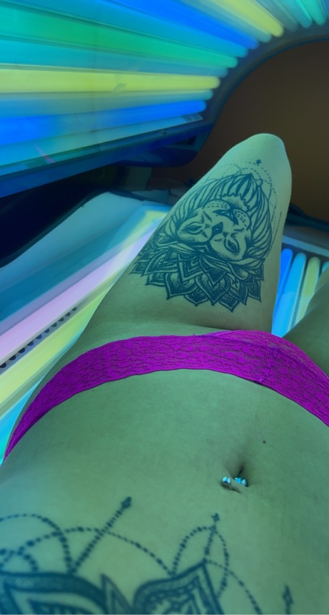 Shannon 💜 @shannon_middlemiss cover picture