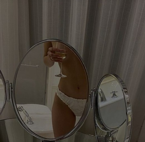 Simona Elena @simonaelena22 cover picture