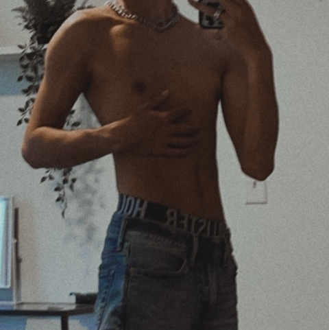 I S A I A H @sin4s8n cover picture