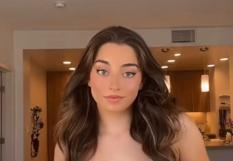 Léa Martinez @slayeas cover picture