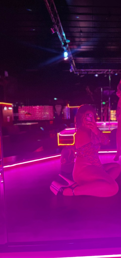 Mia Victoria @snowbunnyy1015 cover picture