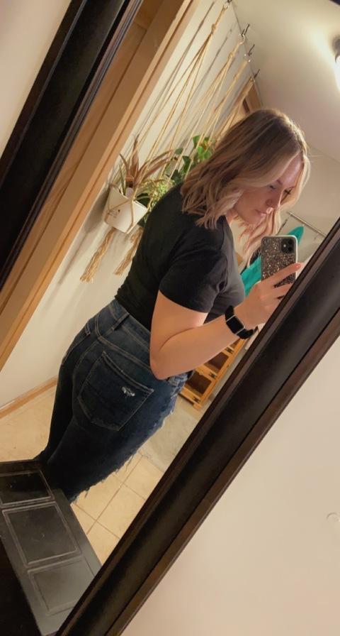 EstheticFind91 @stringofconstellations cover picture