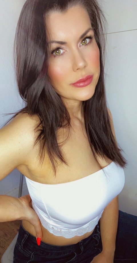 Taylor @taylorcrystal cover picture