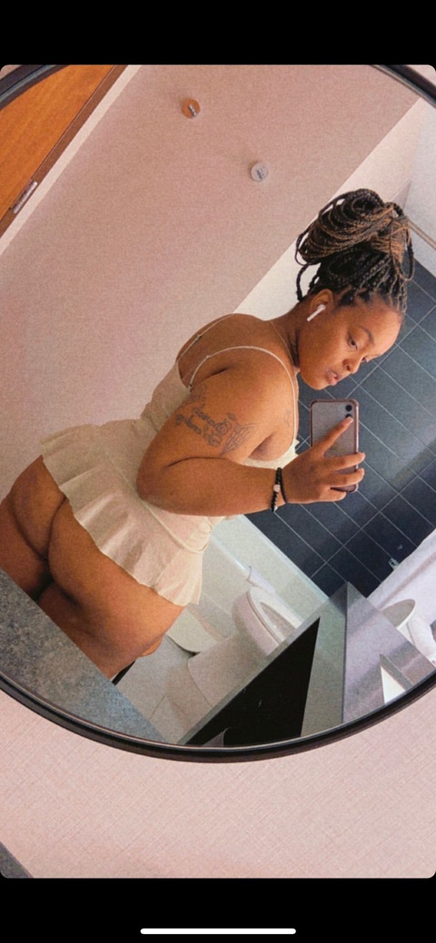 Grace @theebiggesttt cover picture